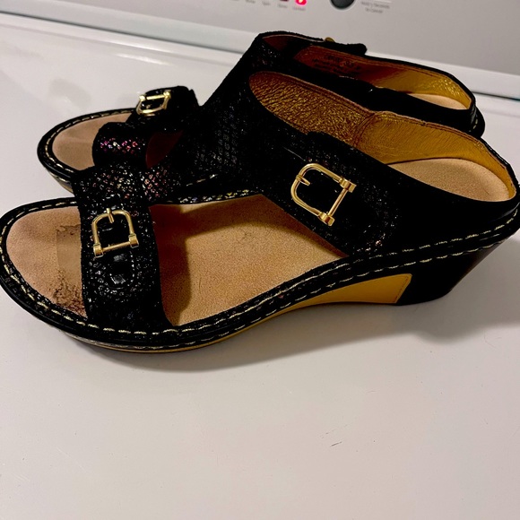 Allegria Shoes - Alegria Lara Black iridescent wedge Sandal 38/8/8.5